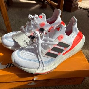 ULTRABOOST LIGHT RUNNING SHOES